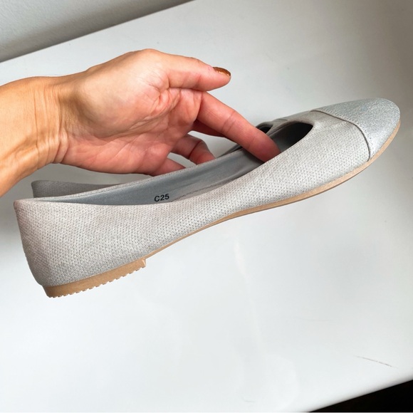 🍂 FESTIVE GREY SILVER TRIM ROUND TOE FLATS! - Picture 5 of 14